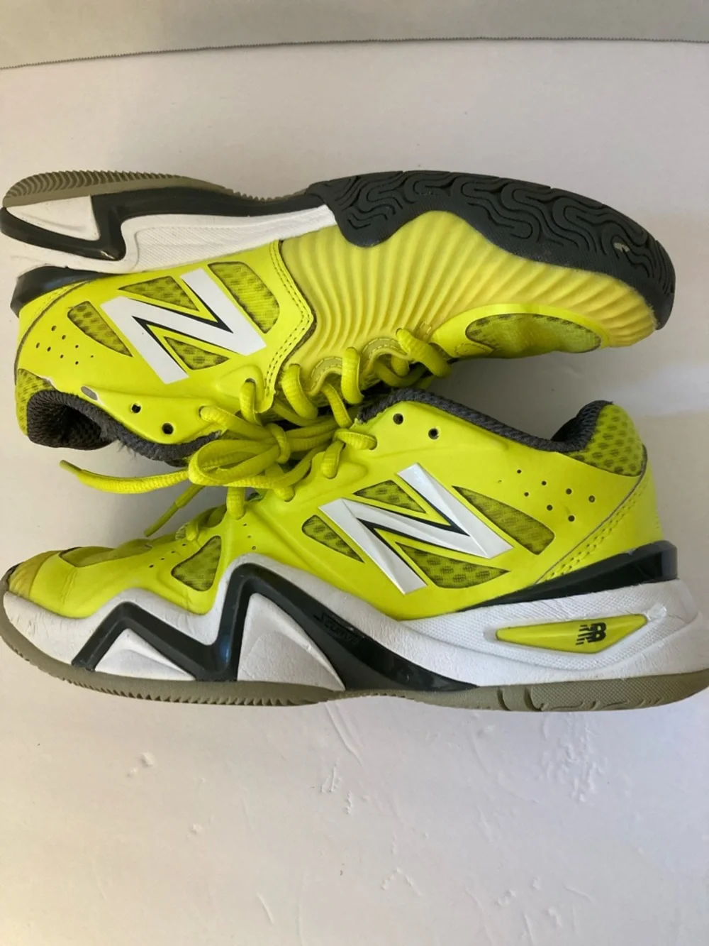 New Balance womens 1296. Neon Yellow Athletic Sneakers size 5